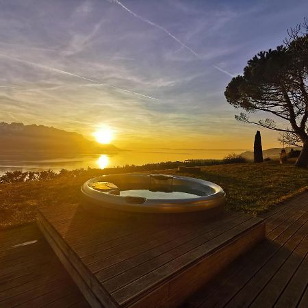 Sunset House With Gorgeous View Of The Lake Монтрьо Екстериор снимка